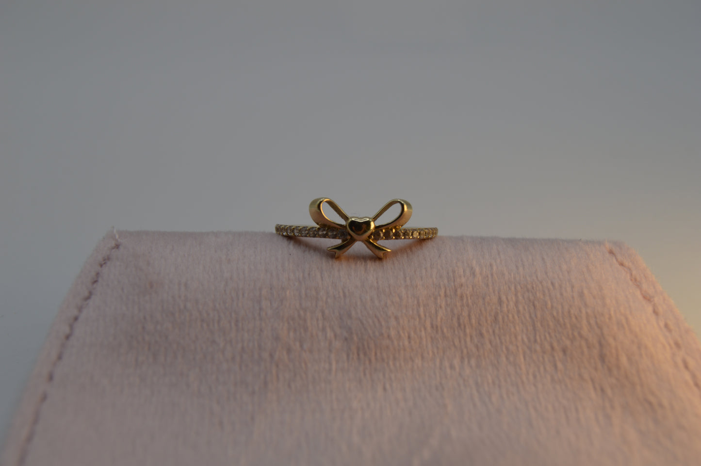 Anillo corazón moño