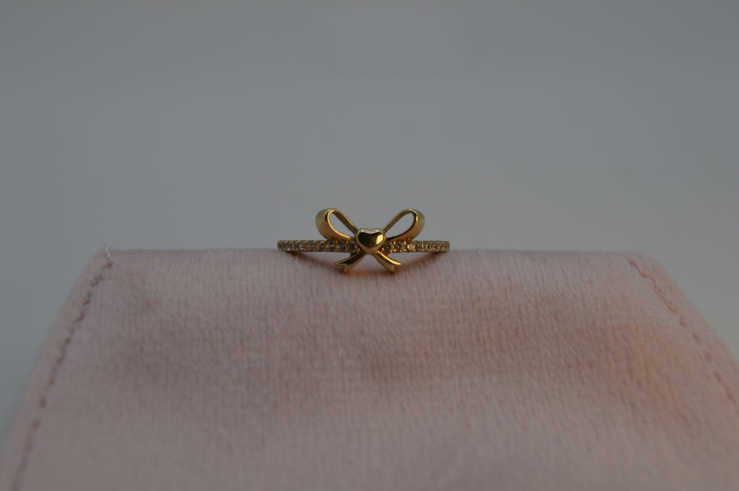 Anillo corazón moño