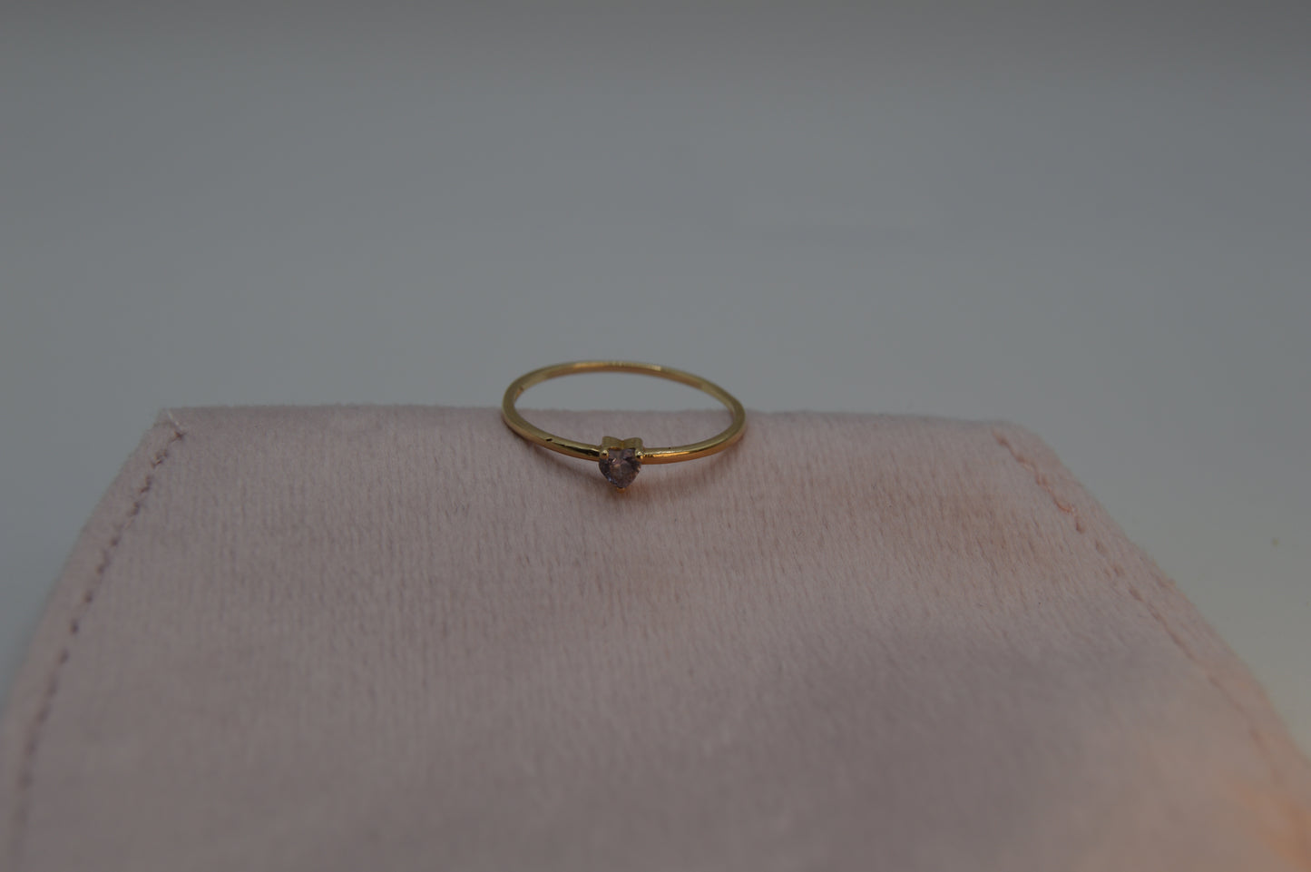 Anillo de Corazón en Oro con Zirconia