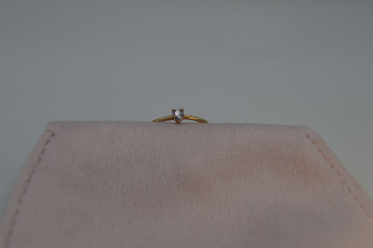 Anillo de Corazón en Oro con Zirconia