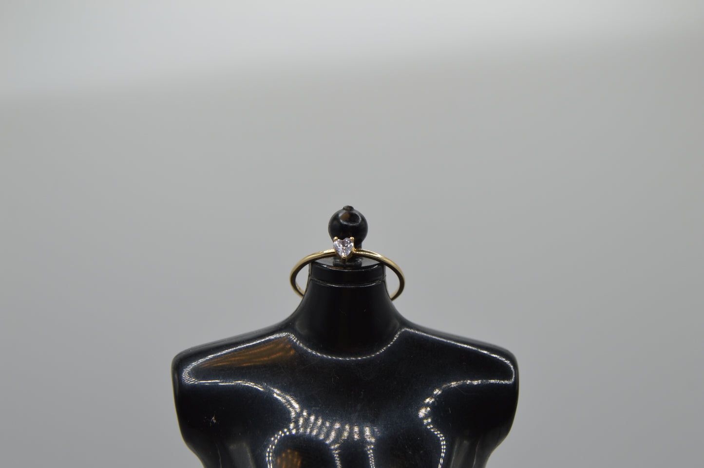 Anillo de Corazón en Oro con Zirconia