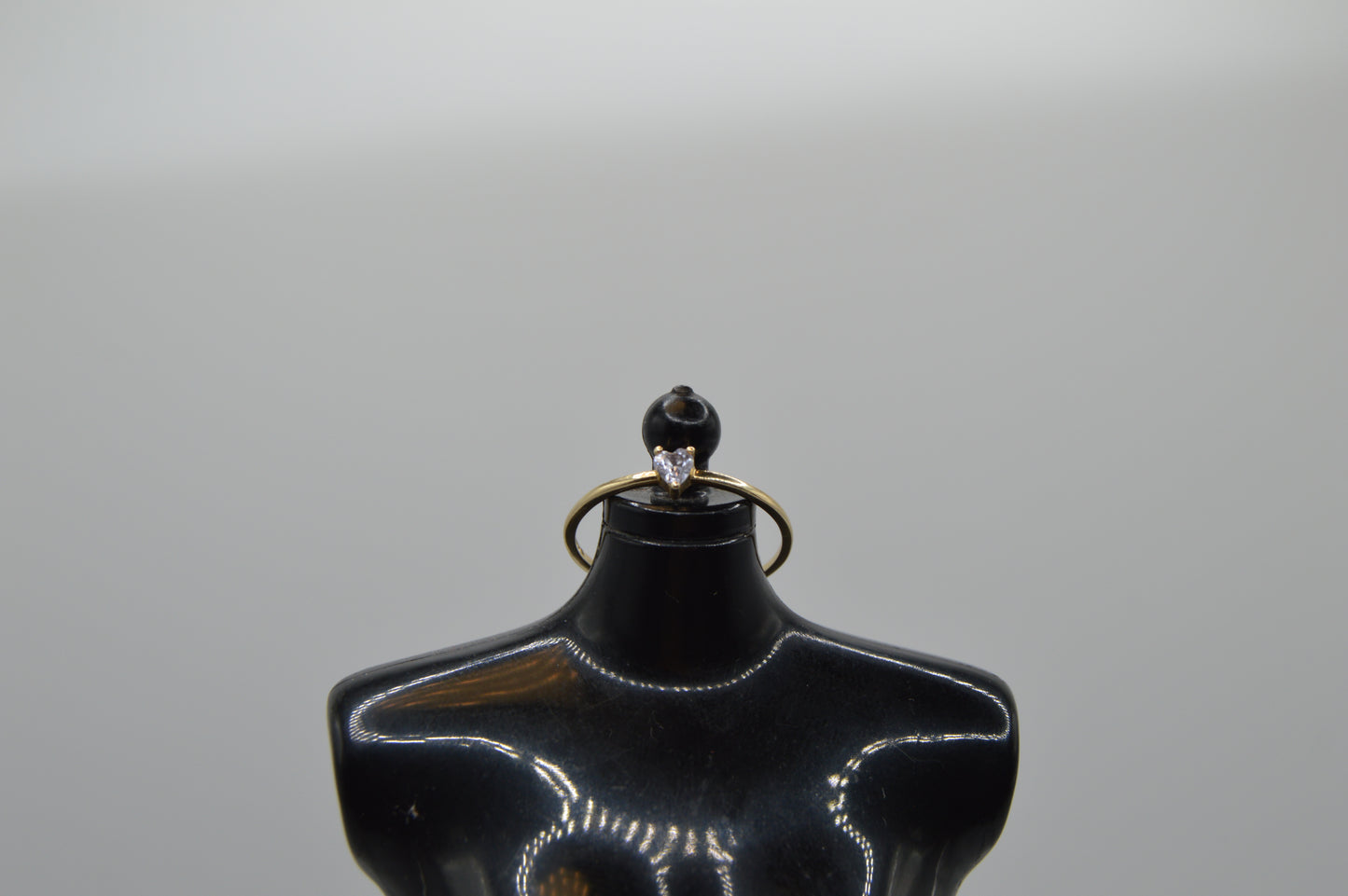 Anillo de Corazón en Oro con Zirconia